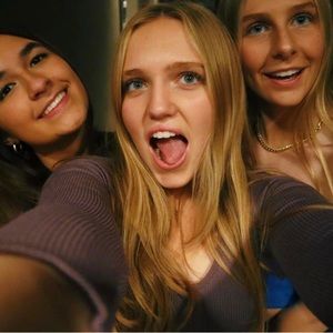 Meet your Posher, Caitlin